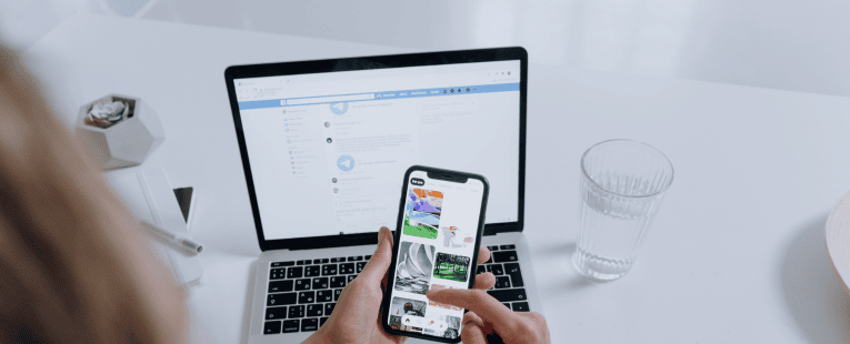 Zeigt eine Ad in Social Media